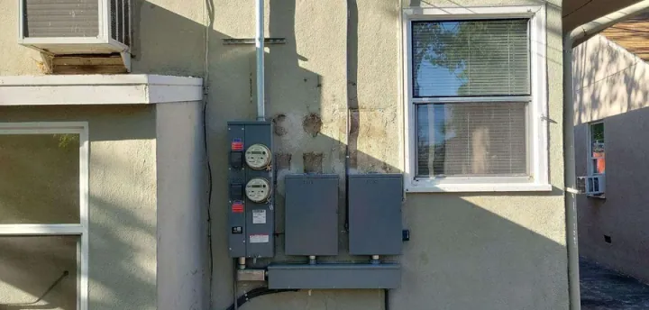 Aging electrical meter and panel on an older Sacramento home