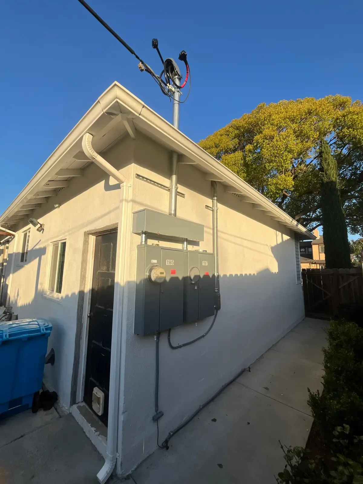 400-amp service with two separate meter mains serving a main house and ADU in Sacramento